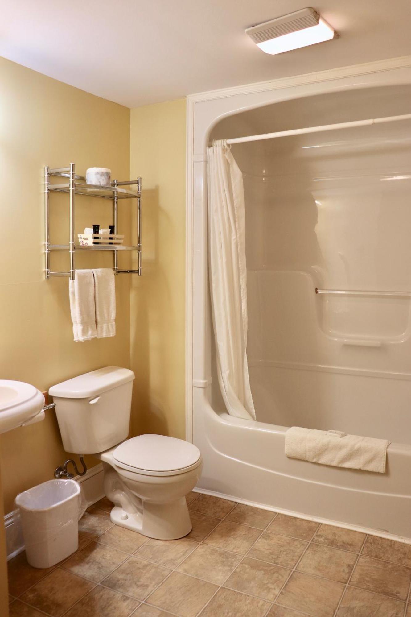 Shining Waters Country Inn Кавендиш Екстериор снимка