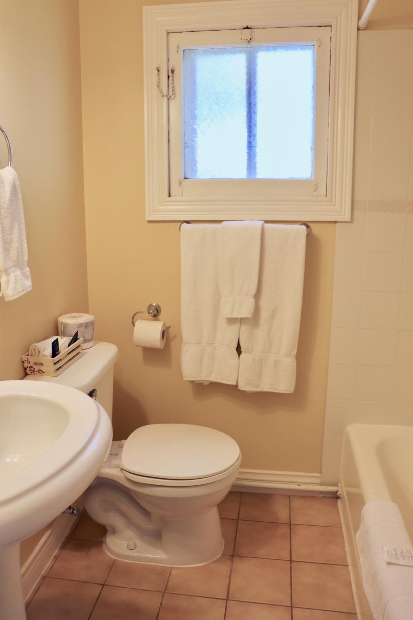 Shining Waters Country Inn Кавендиш Екстериор снимка