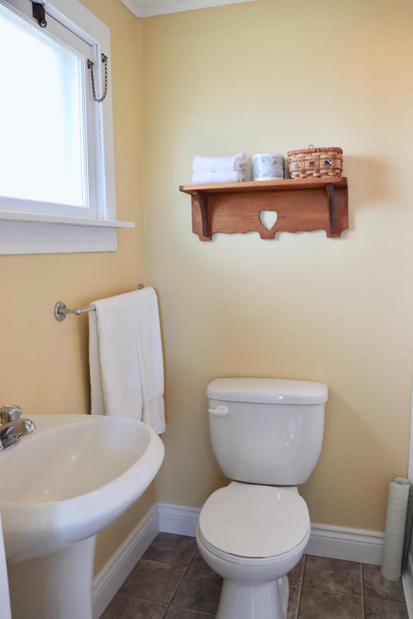Shining Waters Country Inn Кавендиш Екстериор снимка