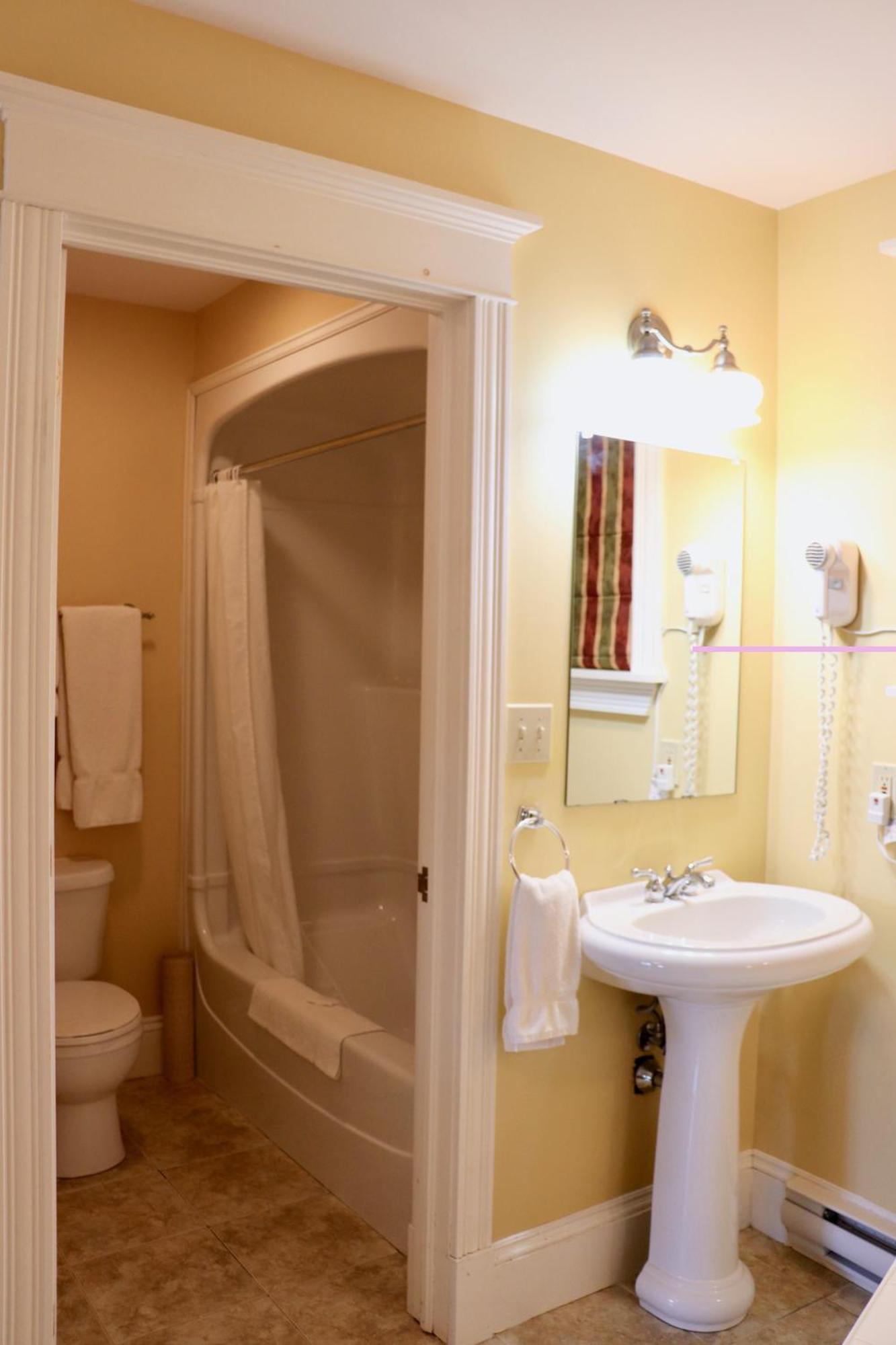 Shining Waters Country Inn Кавендиш Екстериор снимка