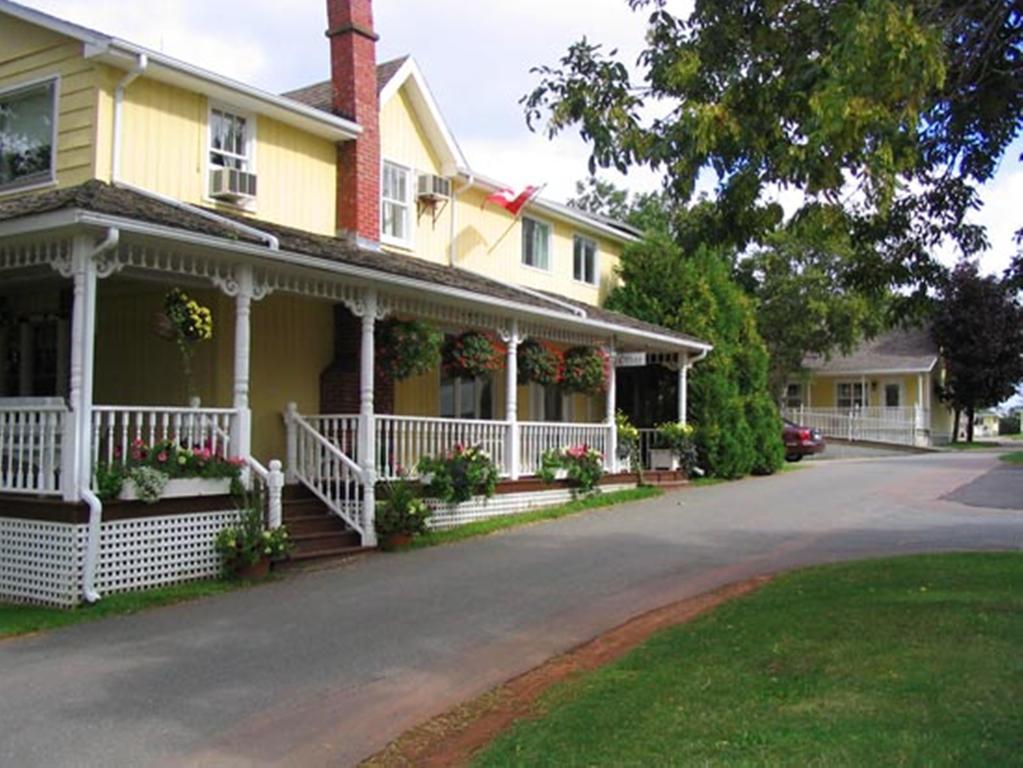 Shining Waters Country Inn Кавендиш Екстериор снимка