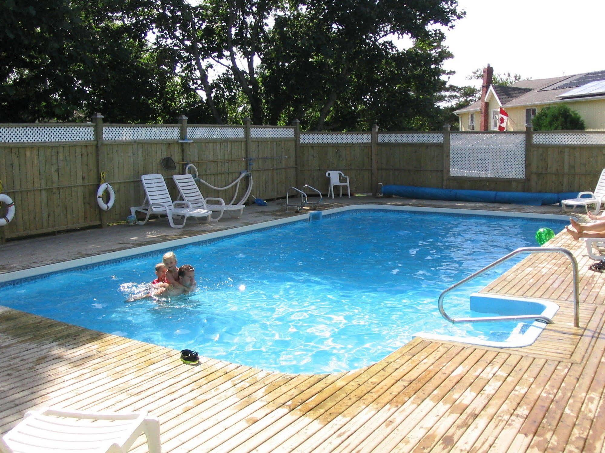 Shining Waters Country Inn Кавендиш Екстериор снимка