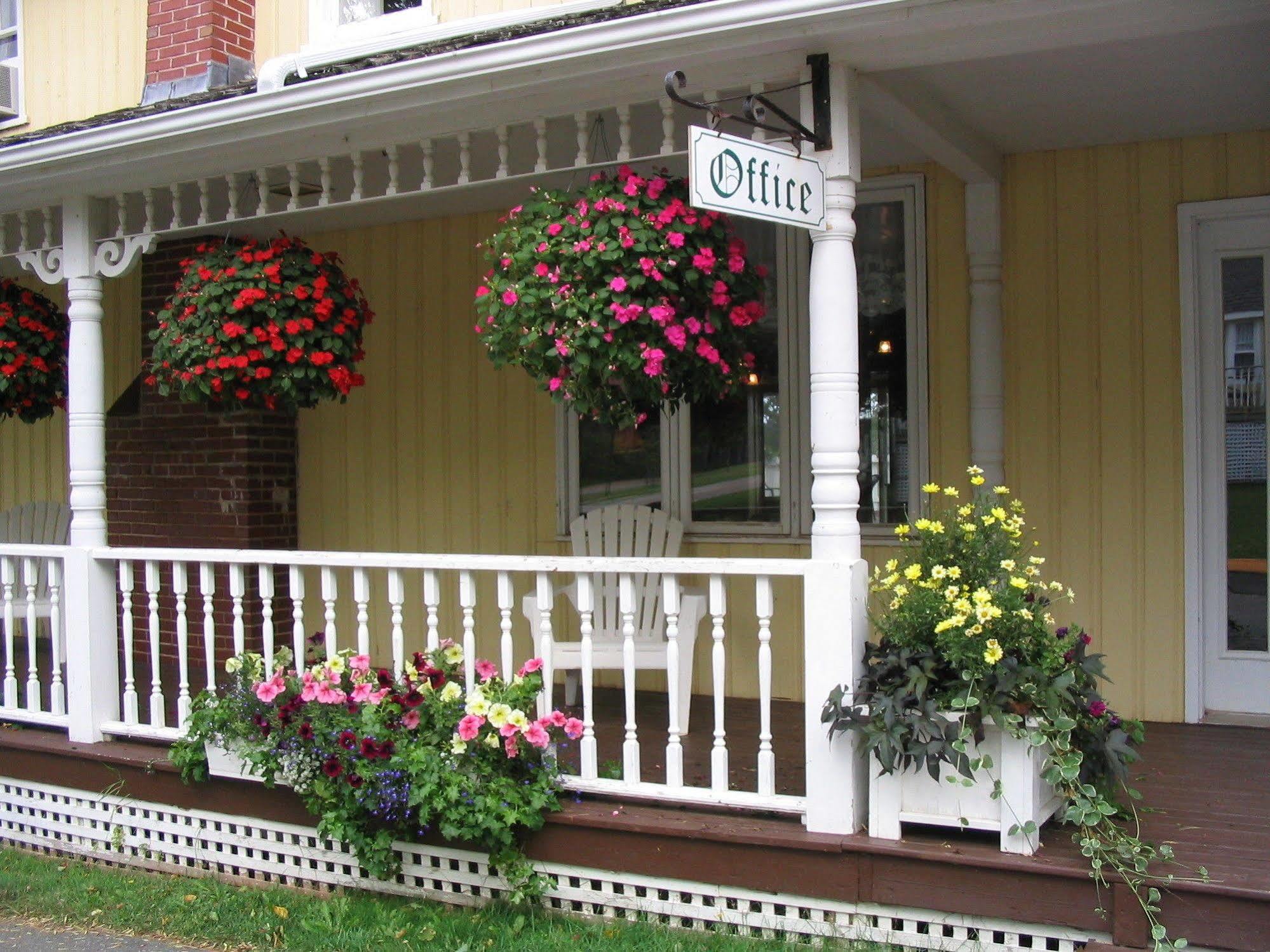Shining Waters Country Inn Кавендиш Екстериор снимка